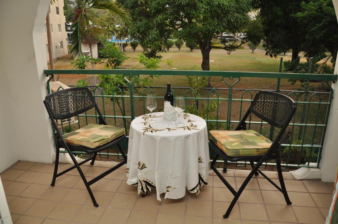 Marchabell By The Sea E22 Apartment Ocho Rios Room photo