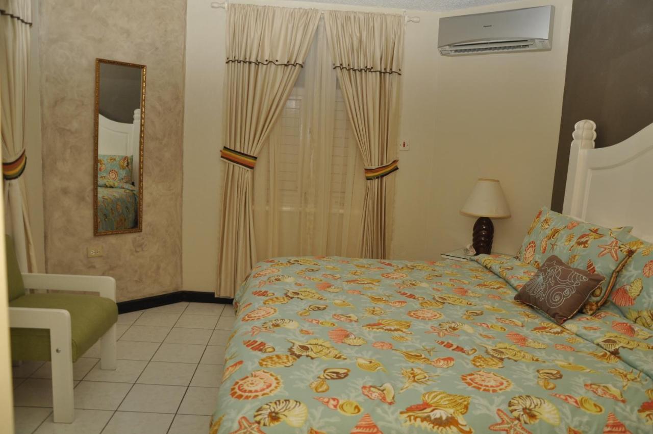 Marchabell By The Sea E22 Apartment Ocho Rios Room photo